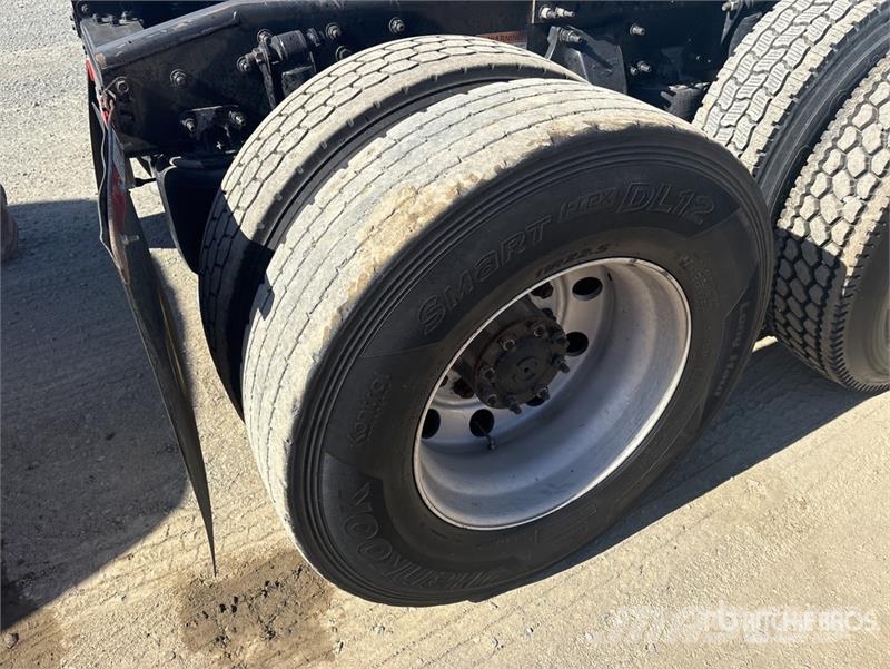 Freightliner Cascadia 126 6x4 T/A Sleeper Truck Tractor Motrici e Trattori Stradali