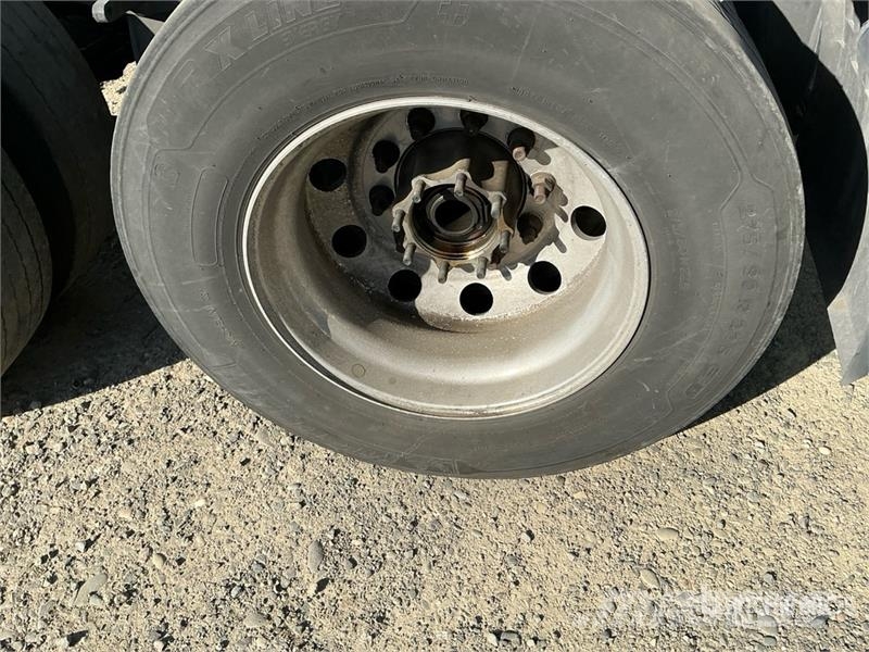 Freightliner Cascadia 126 T/A Sleeper Truck Tractor (Inoperable Тягачі