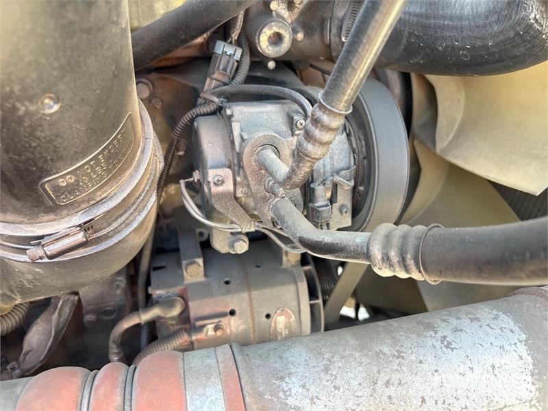 Freightliner Cascadia 125 6x4 Roll-Off Truck (Inoperable) شاحنات لوادر