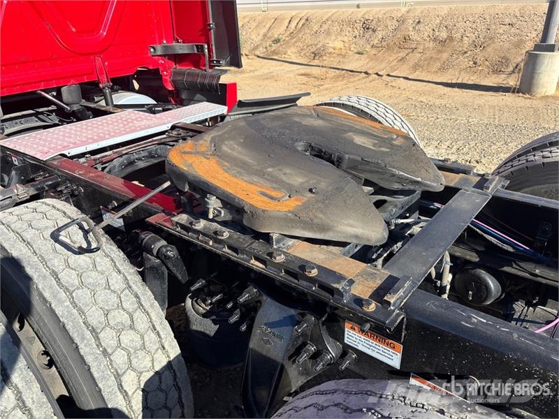 Freightliner Cascadia 126 6x4 T/A Sleeper Truck Tractor Tractor Units