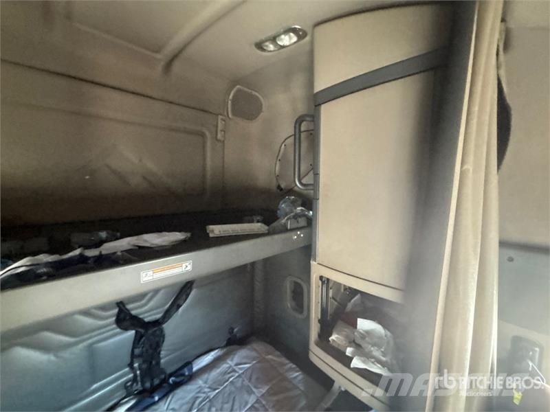 Freightliner Cascadia 125 6x4 T/A Sleeper Truck Tractor Седельные тягачи