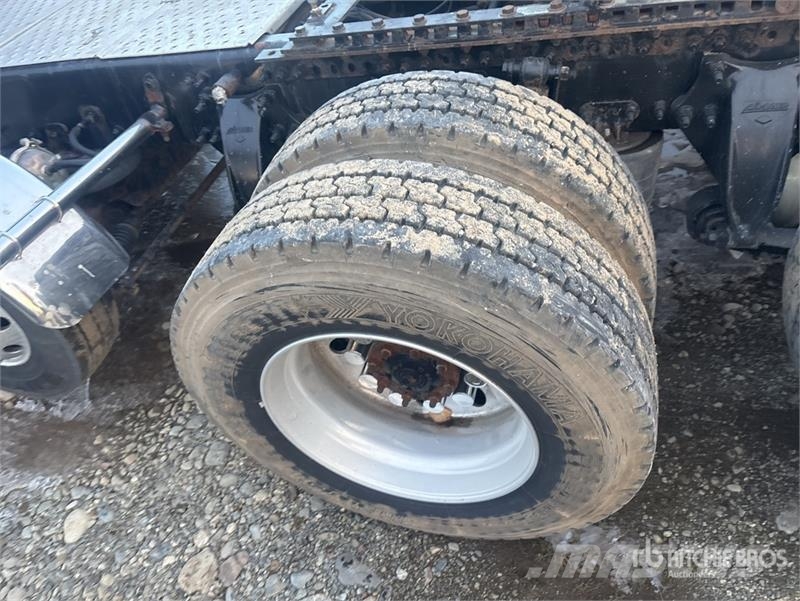 Freightliner Cascadia 126 8x4 Tri/A Sleeper Truck Tractor Trekkvogner