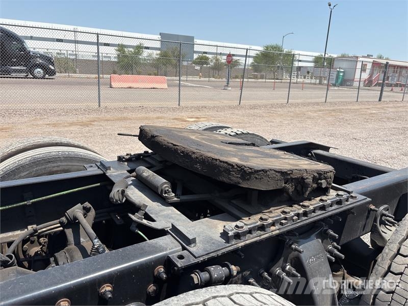 Freightliner Cascadia 125 6x4 T/A Sleeper Truck Tractor وحدات الجر