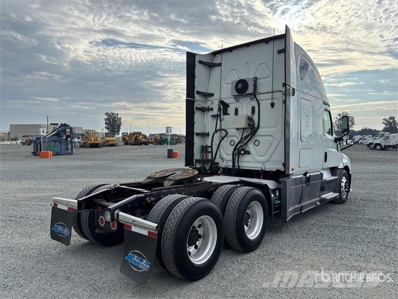 Freightliner Cascadia 126 6x4 T/A Sleeper Truck Tractor 트랙터 유닛