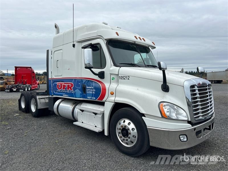Freightliner Cascadia 125 6x4 T/A Sleeper Truck Tractor (Inoper Vlačilci