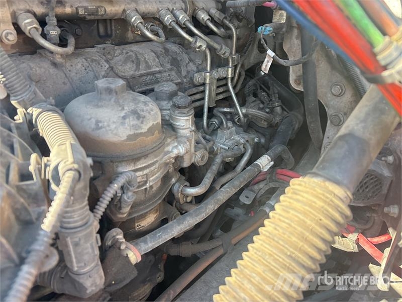Freightliner Cascadia 126 6x4 T/A Sleeper Truck Tractor وحدات الجر