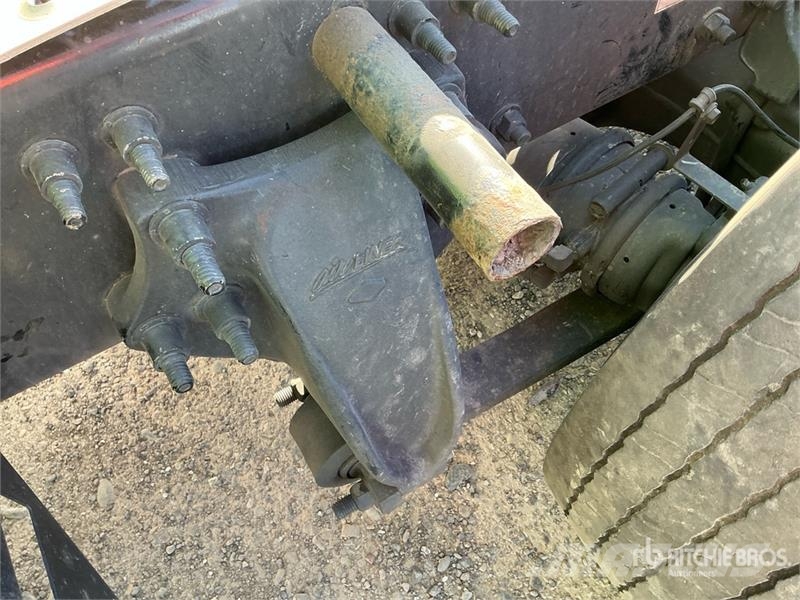 Freightliner Cascadia 126 T/A Sleeper Truck Tractor (Inoperable Тягачі