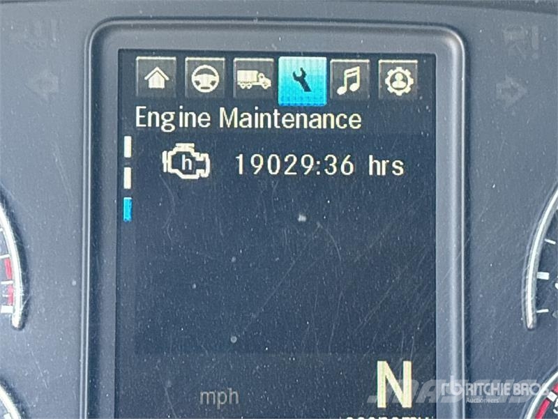 Freightliner Cascadia 126 6x4 T/A Sleeper Truck Tractor 트랙터 유닛