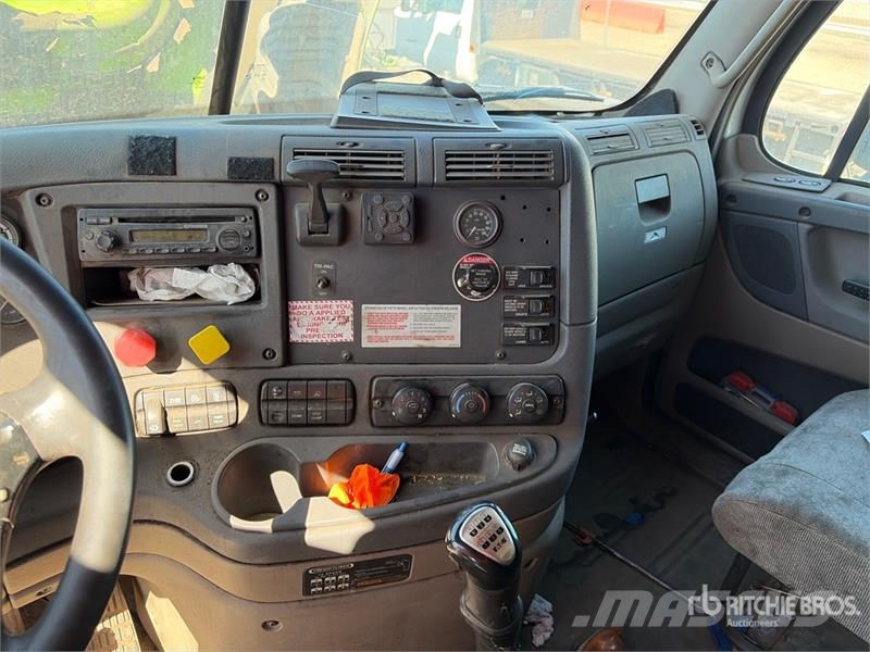 Freightliner Cascadia 125 6x4 T/A Sleeper Truck Tractor Tractores (camiões)