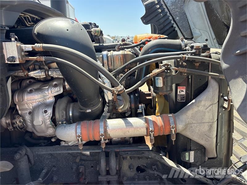 Freightliner Cascadia 125 6x4 T/A Sleeper Truck Tractor Sattelzugmaschinen