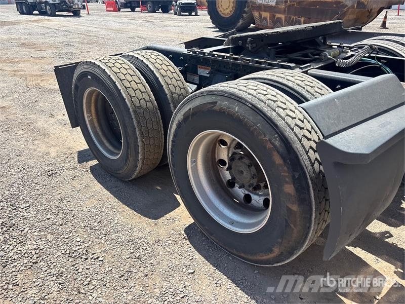 Freightliner Cascadia 126 6x4 T/A Sleeper Truck Tractor Τράκτορες