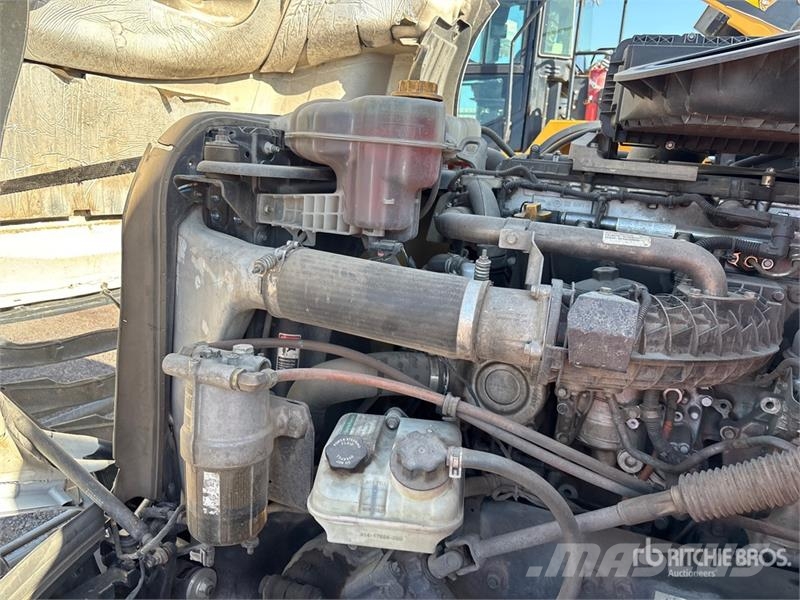 Freightliner Cascadia 126 6x4 T/A Sleeper Truck Tractor Nyergesvontatók