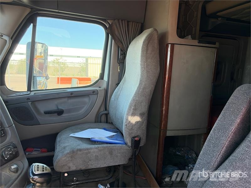 Freightliner Cascadia 125 6x4 T/A Sleeper Truck Tractor Tractores (camiões)