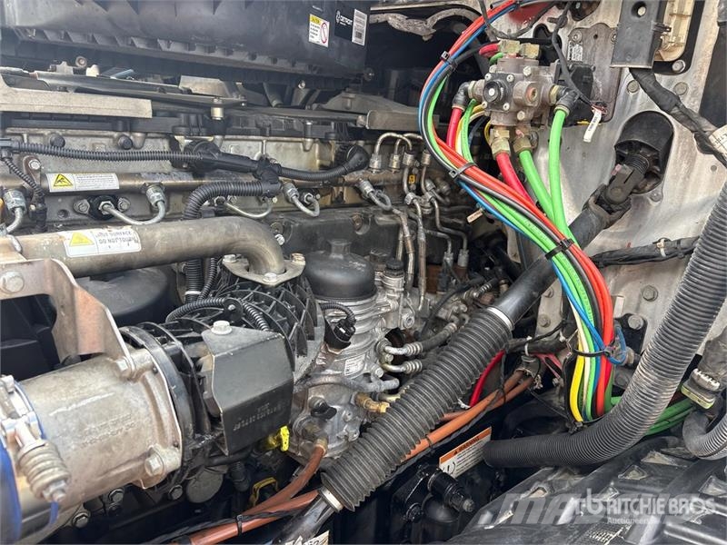 Freightliner Cascadia 6x4 T/A Sleeper Truck Tractor Влекачи