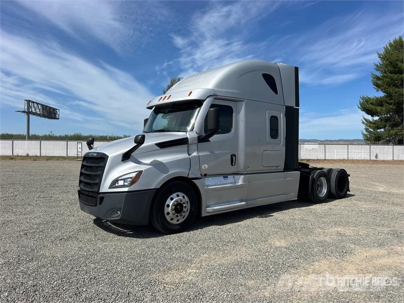 Freightliner Cascadia 126 6x4 T/A Sleeper Truck Tractor Prime Movers