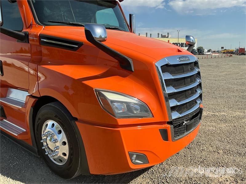 Freightliner Cascadia 126 6x4 T/A Sleeper Truck Tractor 트랙터 유닛