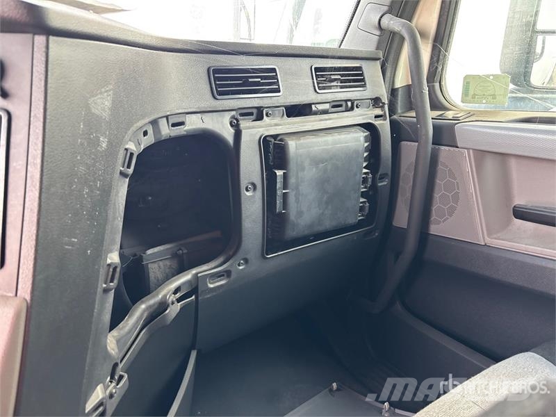 Freightliner Cascadia 126 Truck Tractor Units