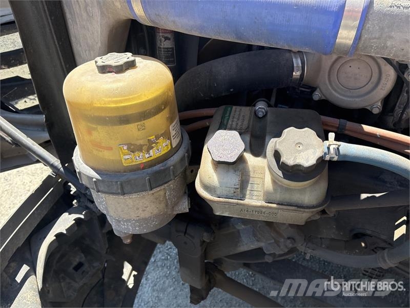 Freightliner Cascadia 126 6x4 T/A Sleeper Truck Tractor وحدات الجر