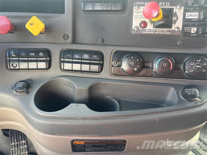 Freightliner Cascadia 125 6x2 T/A Sleeper Truck Tractor Седельные тягачи