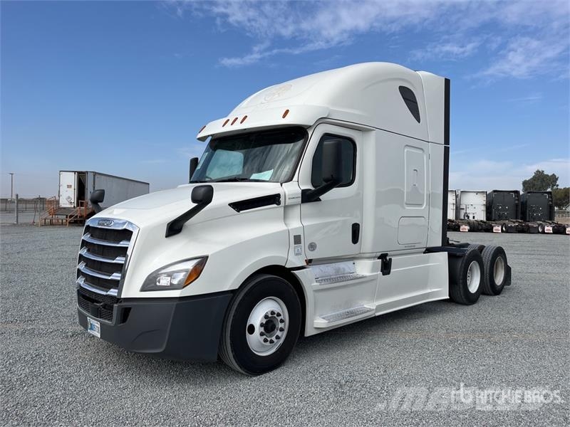 Freightliner Cascadia 126 Autotractoare
