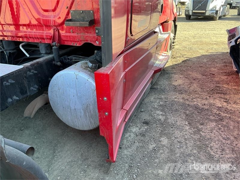 Freightliner Cascadia 6x4 T/A Sleeper Truck Tractor Tracteur routier