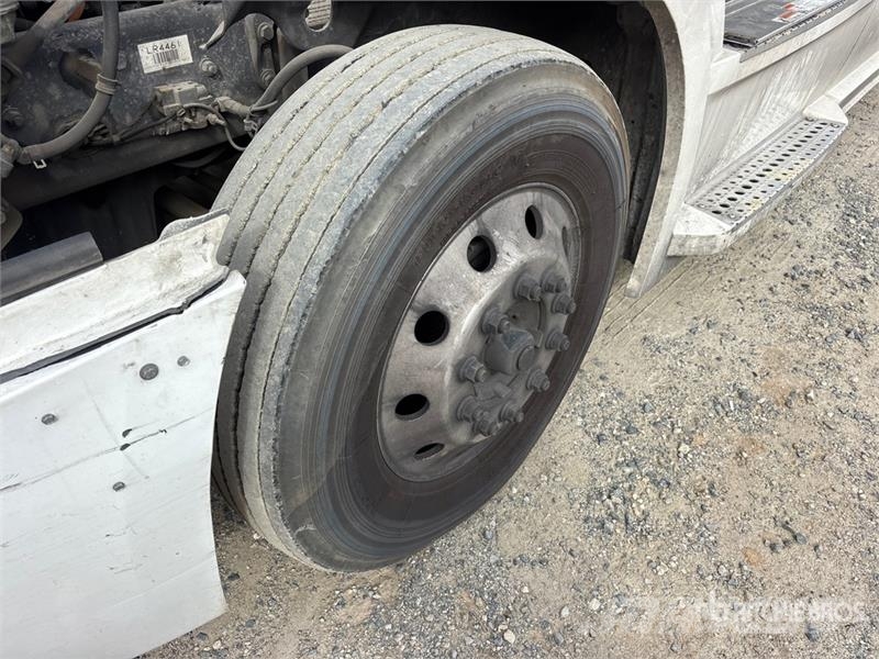 Freightliner Cascadia 126 6x4 T/A Sleeper Truck Tractor Тягачі