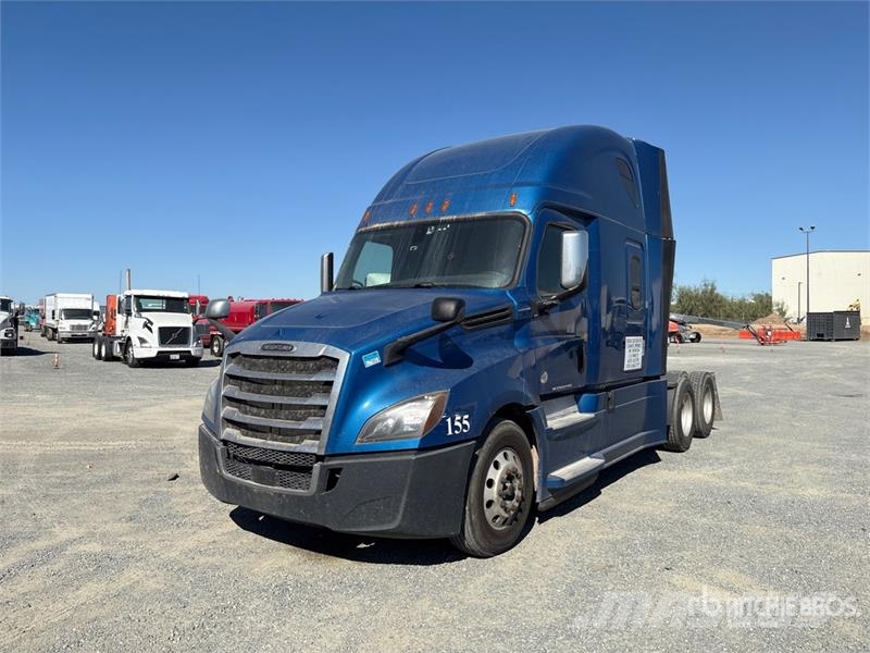 Freightliner Cascadia 126 6x2 T/A Sleeper Truck Tractor Vlačilci