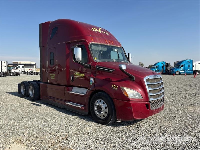 Freightliner Cascadia 126 6x4 T/A Sleeper Truck Tractor Vilcēji