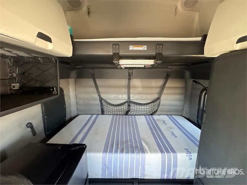 Freightliner Cascadia 126 6x4 T/A Sleeper Truck Tractor Nyergesvontatók