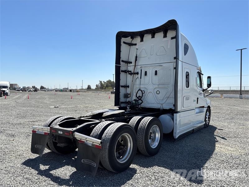 Freightliner Cascadia 126 6x4 T/A Sleeper Truck Tractor Motrici e Trattori Stradali