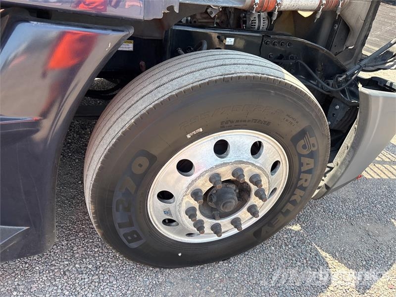 Freightliner Cascadia 125 6x4 T/A Sleeper Truck Tractor وحدات الجر