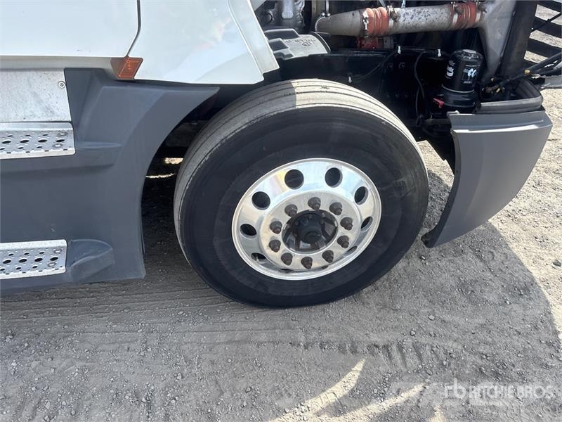 Freightliner Cascadia 126 6x4 T/A Sleeper Truck Tractor Vilcēji