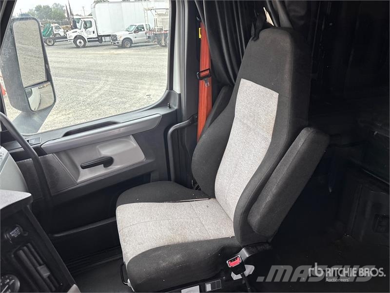Freightliner Cascadia 126 6x4 T/A Sleeper Truck Tractor Prime Movers