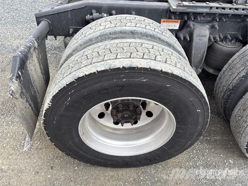 Freightliner Cascadia 126 6x4 T/A Sleeper Truck Tractor Sattelzugmaschinen