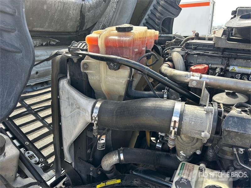 Freightliner Cascadia 125 6x4 T/A Sleeper Truck Tractor Тягачі
