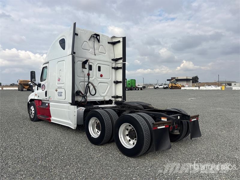 Freightliner Cascadia 125 6x4 T/A Sleeper Truck Tractor Vilcēji