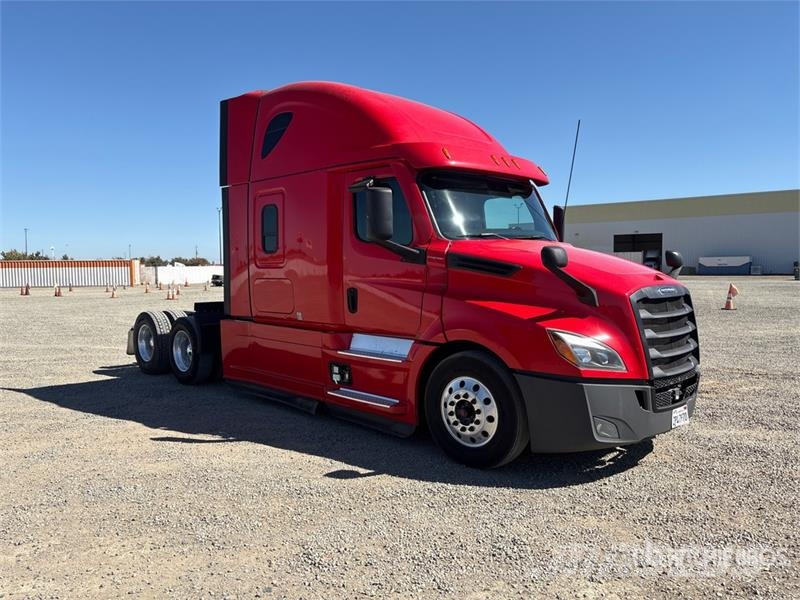 Freightliner Cascadia 126 6x4 T/A Sleeper Truck Tractor وحدات الجر