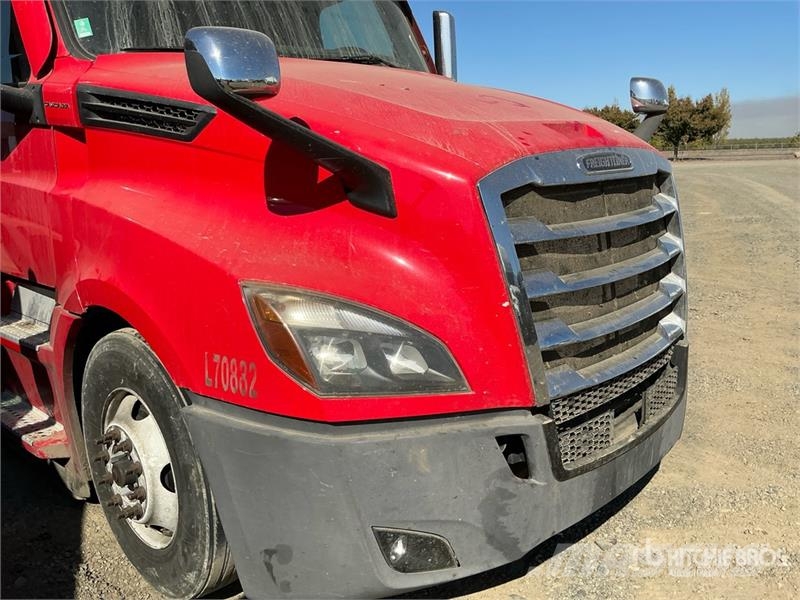 Freightliner Cascadia 6x4 T/A Sleeper Truck Tractor Tracteur routier