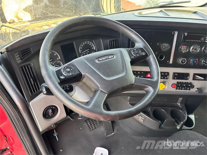 Freightliner Cascadia 126 6x4 T/A Sleeper Truck Tractor Nyergesvontatók