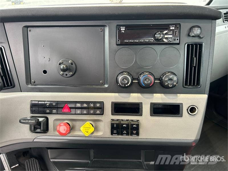 Freightliner Cascadia 116 وحدات الجر