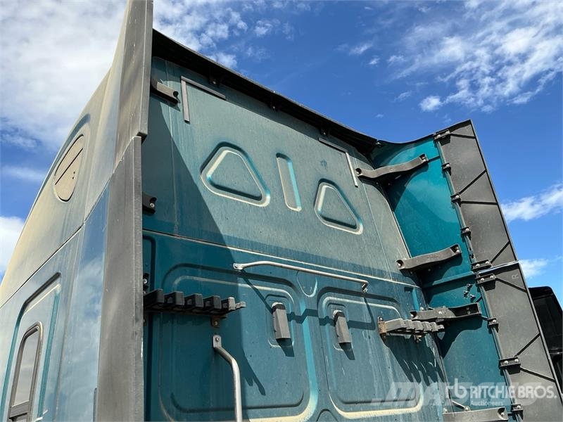 Freightliner Cascadia 126 6x4 T/A Sleeper Truck Tractor Nyergesvontatók