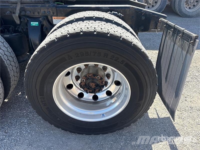 Freightliner Cascadia 126 6x4 T/A Sleeper Truck Tractor Vilcēji