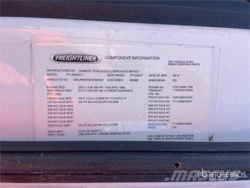 Freightliner Cascadia 126 6x4 T/A Sleeper Truck Tractor (Inoper Tracteur routier