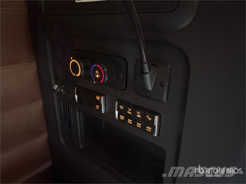 Freightliner Cascadia 126 6x4 T/A Sleeper Truck Tractor وحدات الجر