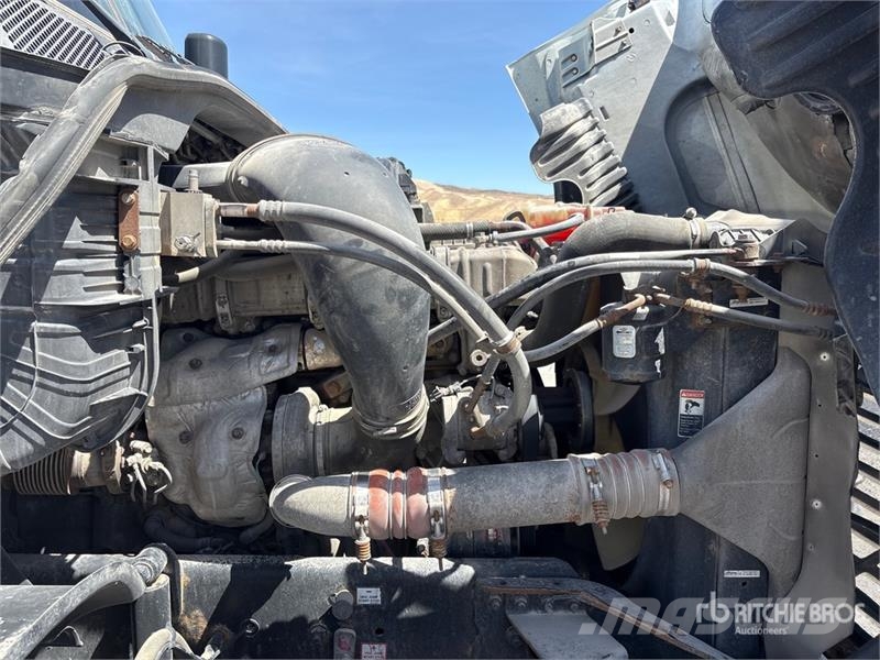 Freightliner Cascadia 125 6x4 T/A Sleeper Truck Tractor Tractor Units