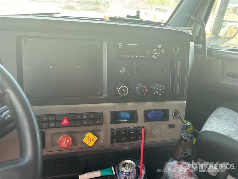 Freightliner Cascadia 126 6x4 T/A Sleeper Truck Tractor 牵引车