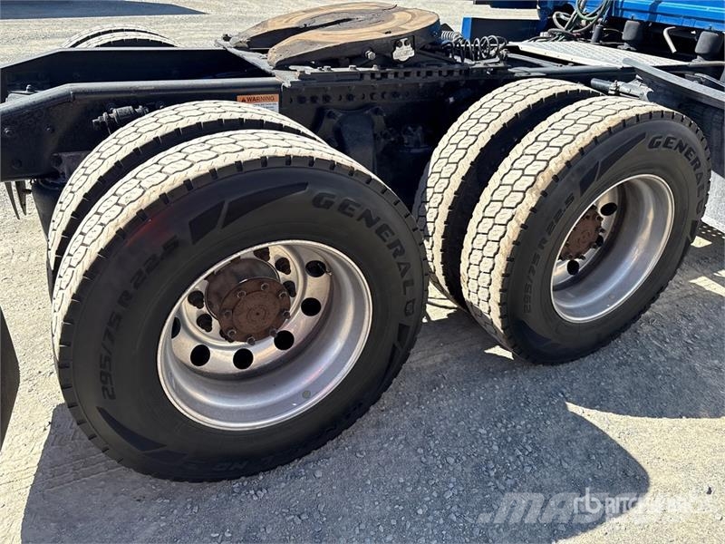 Freightliner Cascadia 126 6x4 T/A Sleeper Truck Tractor Naudoti vilkikai
