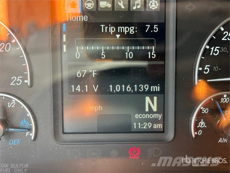 Freightliner Cascadia 126 6x4 T/A Sleeper Truck Tractor Влекачи