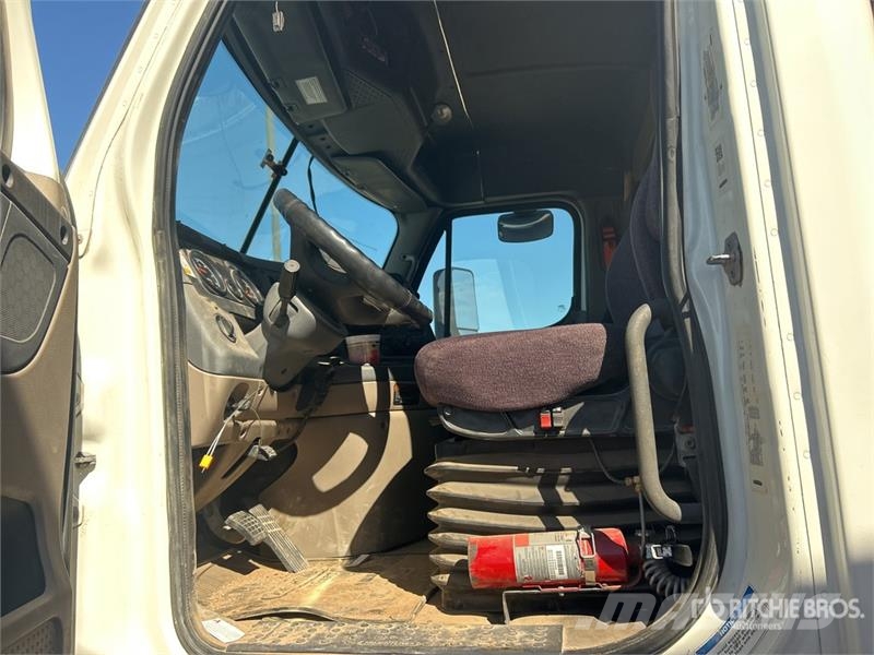 Freightliner Cascadia 125 6x4 T/A Dump Truck Camion benne