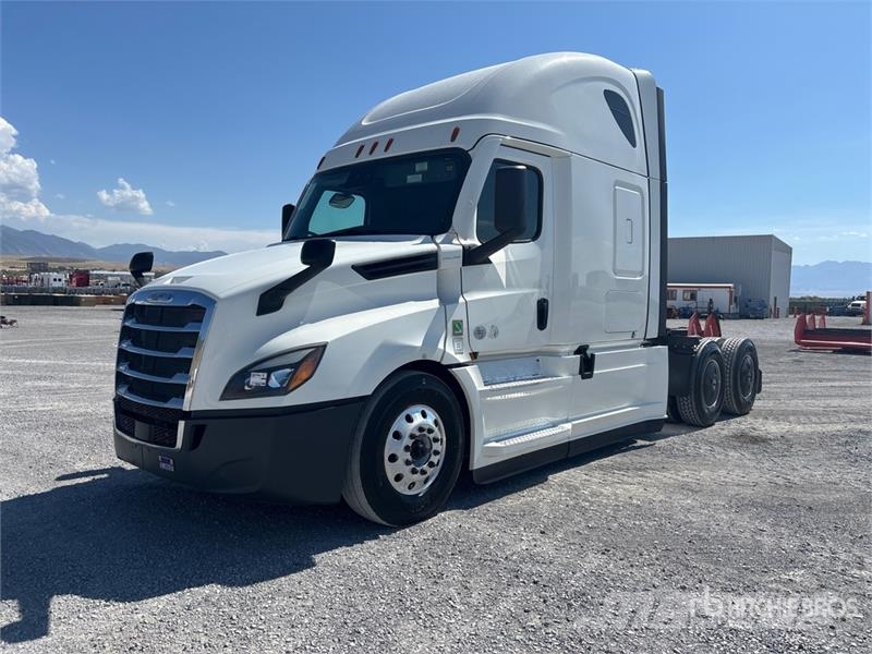 Freightliner Cascadia 126 6x4 T/A Sleeper Truck Tractor Sattelzugmaschinen